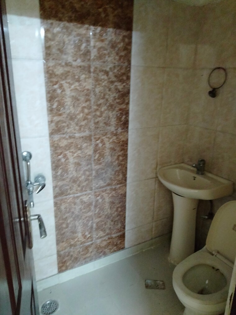 Bathroom, shyam park extension 1 Bedroom 575 Sq.Ft. Builder Floor In Shyam Park Extension Ghaziabad 9356010
