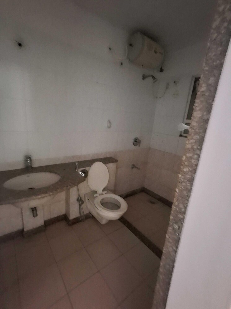 Bathroom, pristine-zircon 3 Bedroom 1500 Sq.Ft. Apartment In Viman Nagar Pune 9355990