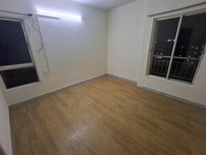 Room in 3 BHK Apartment at Pristine Zircon, Viman Nagar – for Rent