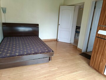 Room in 3 BHK Apartment at Pristine Zircon, Viman Nagar – for Rent