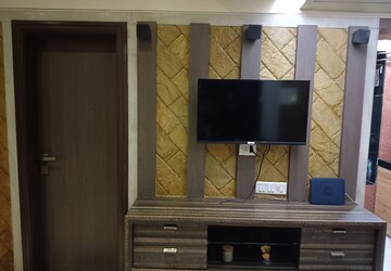 Furnished Amenities in 1 BHK Apartment at Juhu – for Rent