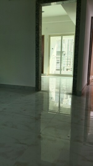 Room in 2 BHK Apartment at City Centre, Salt Lake City – for Rent