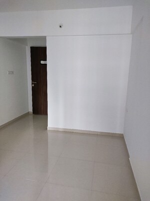 Room in 2 BHK Apartment at Majestique Manhattan Phase 2, Wagholi – for Rent