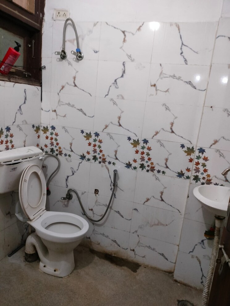 Bathroom, saket 1 Bedroom 450 Sq.Ft. Builder Floor In Saket Delhi 9356080