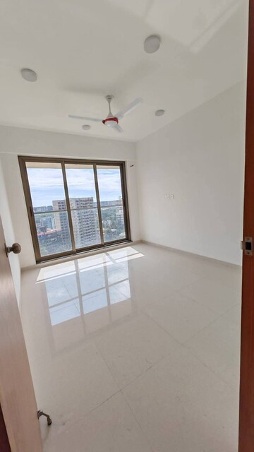 Room in 2 BHK Apartment at Naman Habitat, Andheri West – for Rent