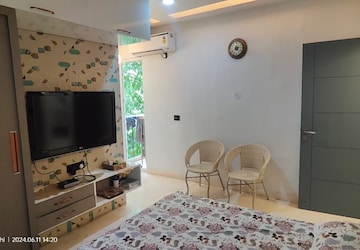 Master Bedroom in 3 BHK Builder Floor at Saket – for Sale