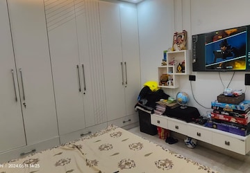 Master Bedroom in 3 BHK Builder Floor at Saket – for Sale
