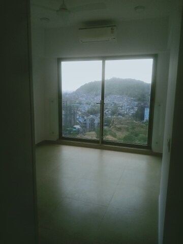 Room in 3 BHK Apartment at Kanakia Silicon Valley, Powai – for Rent