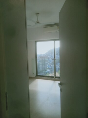 Room in 3 BHK Apartment at Kanakia Silicon Valley, Powai – for Rent