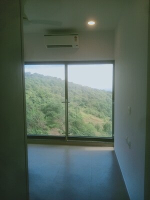 Room in 3 BHK Apartment at Kanakia Silicon Valley, Powai – for Rent