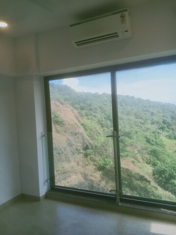 Room in 3 BHK Apartment at Kanakia Silicon Valley, Powai – for Rent