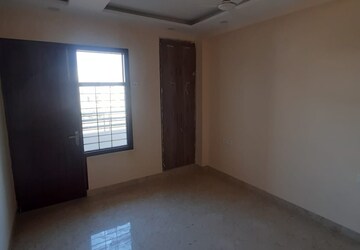 Room in 3 BHK Builder Floor at Fidato Honour Homes, Sector 89 – for Rent
