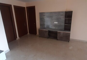 Room in 3 BHK Builder Floor at Fidato Honour Homes, Sector 89 – for Rent