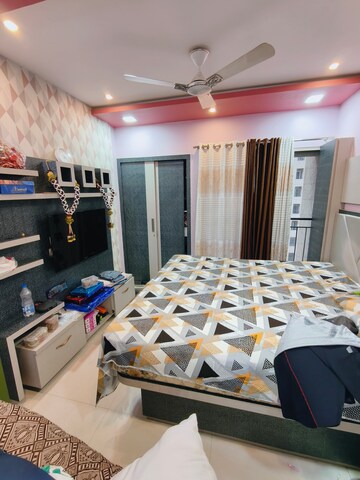 Master Bedroom in 2 BHK Apartment at Rustomjee Urbania Azziano, Thane West – for Rent