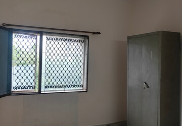 Room in 2 BHK Apartment at Windsor and Nova Society, Ahinsa Khand 2 – for Rent