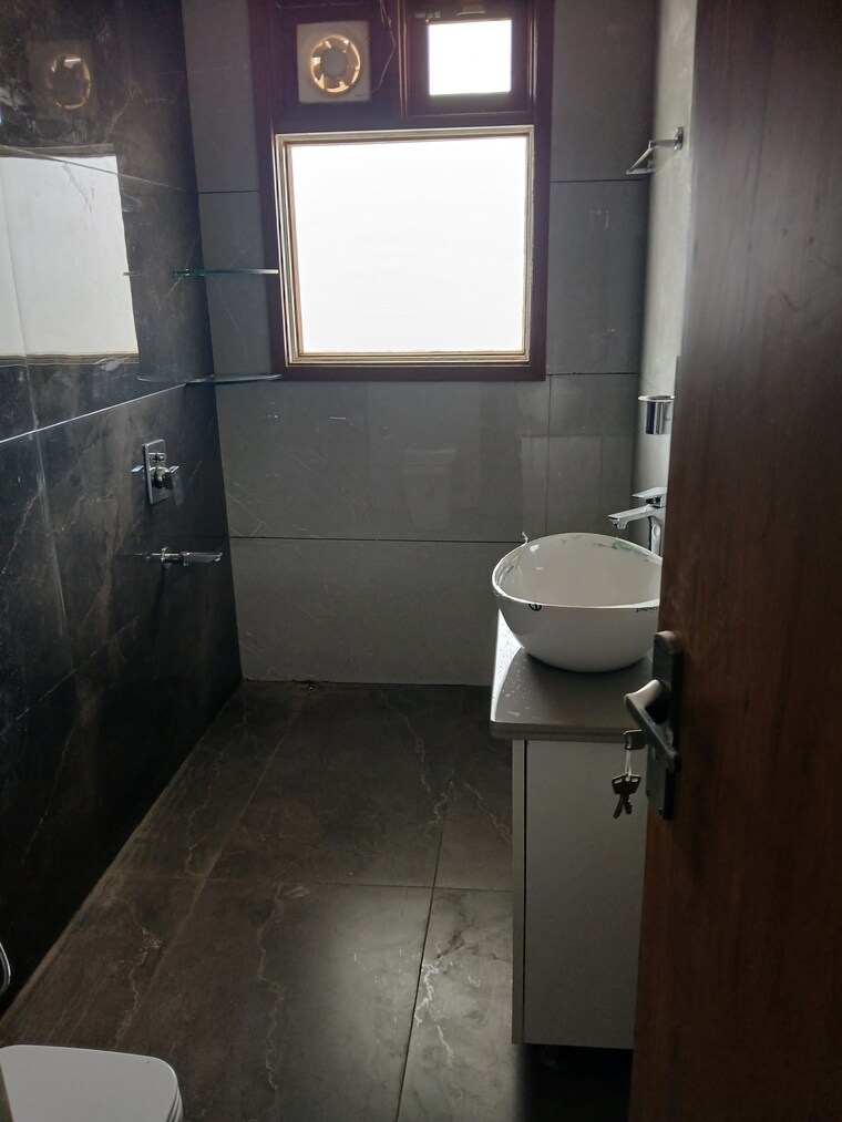 Bathroom, sector 9 2 Bedroom 250 Sq.Yd. Builder Floor In Sector 9 Hisar 9356233