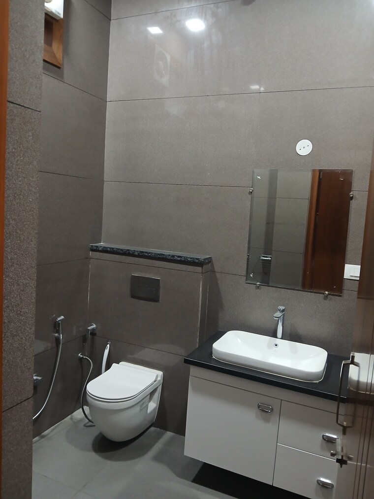 Bathroom, sector 9 2 Bedroom 200 Sq.Yd. Builder Floor In Sector 9 Hisar 9356235