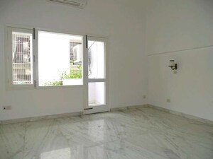 Room in 3 BHK Builder Floor at Boutique Residential Apartments C-253, Defence Colony – for Rent