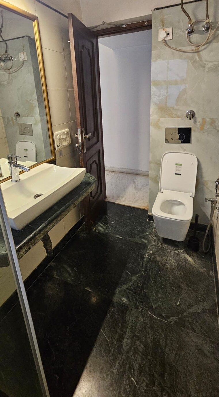 Bathroom, boutique-residential-apartments-c-253 3 Bedroom 2200 Sq.Ft. Builder Floor In Defence Colony Delhi 9356270