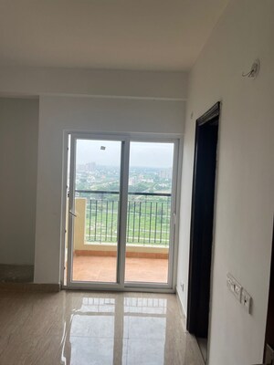 Room in 2 BHK Apartment at Palm Marina Suites, Nh 24 – for Sale