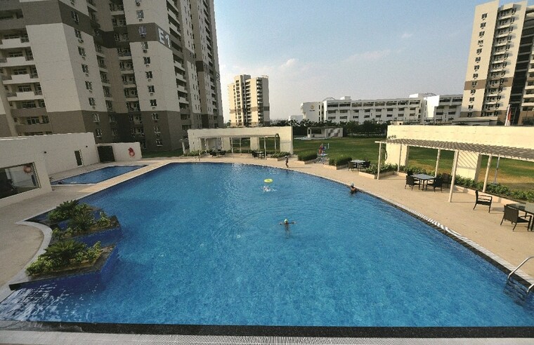Swimming Pool, vatika-gurgaon-21 3 Bedroom 1778 Sq.Ft. Apartment In Sector 83 Gurgaon 9356299
