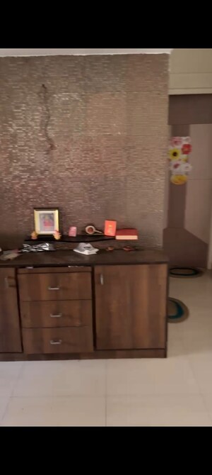 Furnished Amenities in 2 BHK Apartment at Kandivali East – for Sale