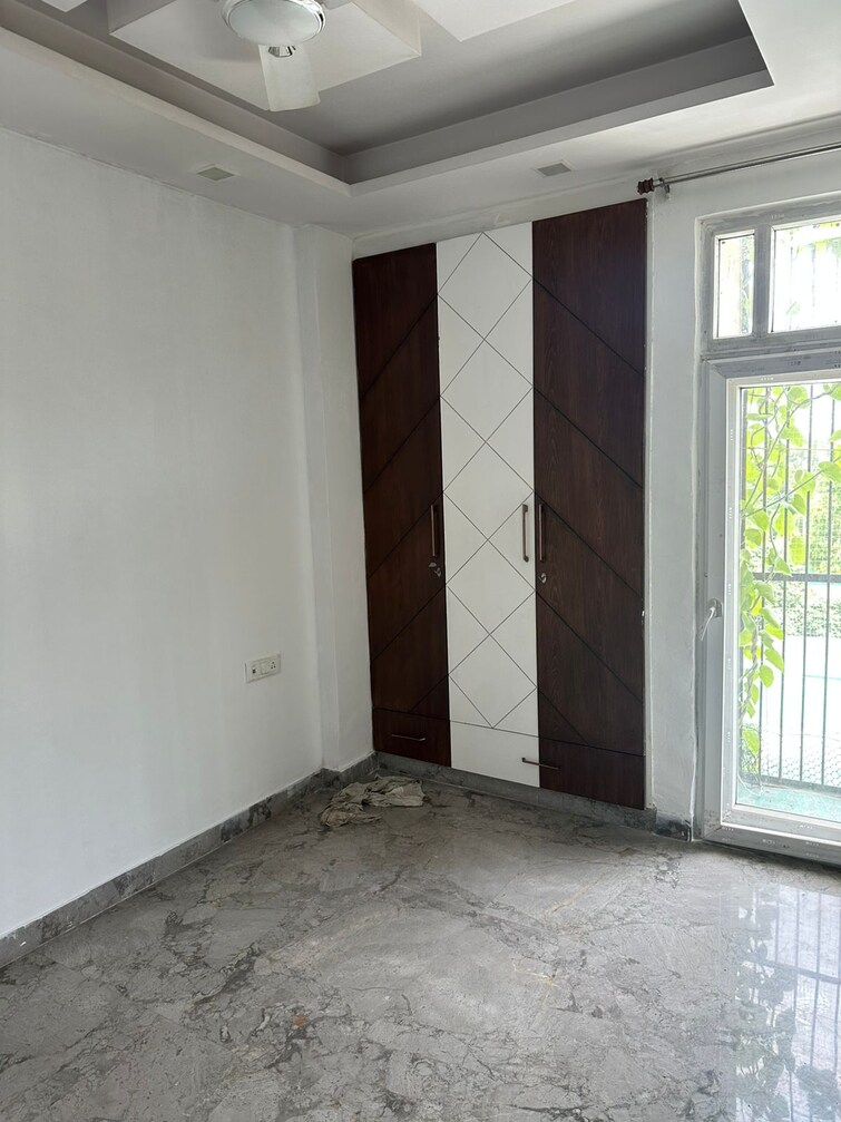 Cover Image, triveni-apartments-cghs 3 Bedroom 1500 Sq.Ft. Apartment In Paschim Vihar Delhi 9356311