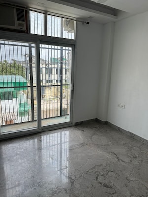 Room in 3 BHK Apartment at Triveni Apartments CGHS, Paschim Vihar – for Rent