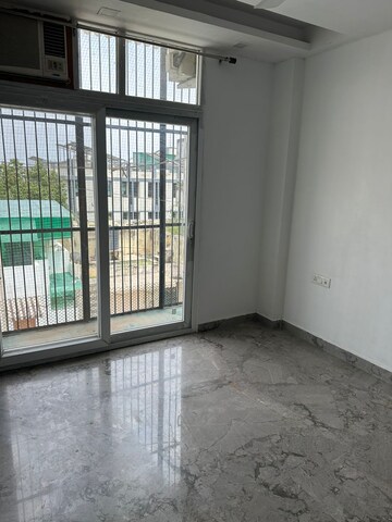 Room in 3 BHK Apartment at Triveni Apartments CGHS, Paschim Vihar – for Rent