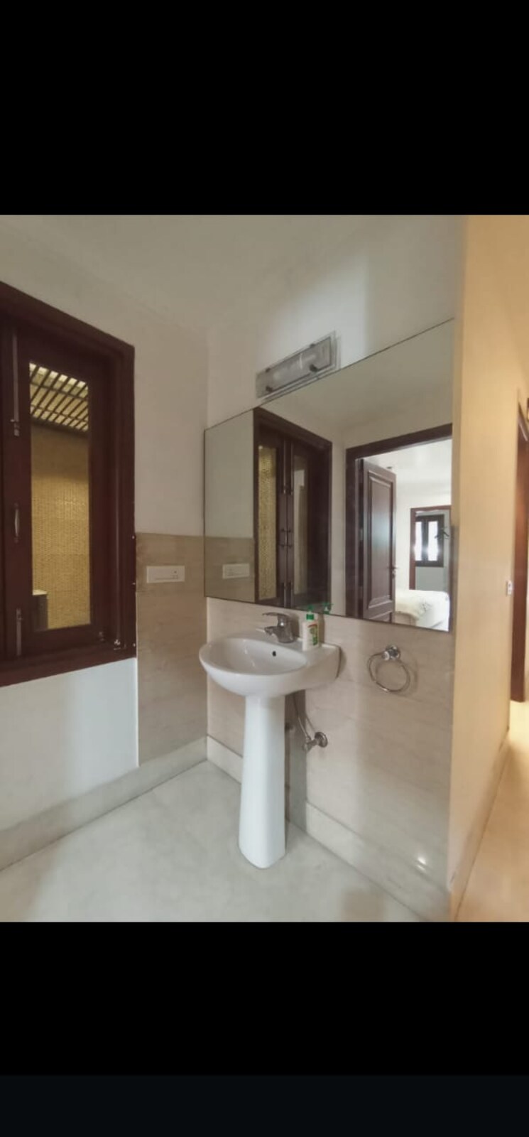 Bathroom, pamposh enclave 3 Bedroom 265 Sq.Yd. Builder Floor In Pamposh Enclave Delhi 9356312
