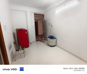 Room in 2 BHK Apartment at Gomti Nagar – for Rent