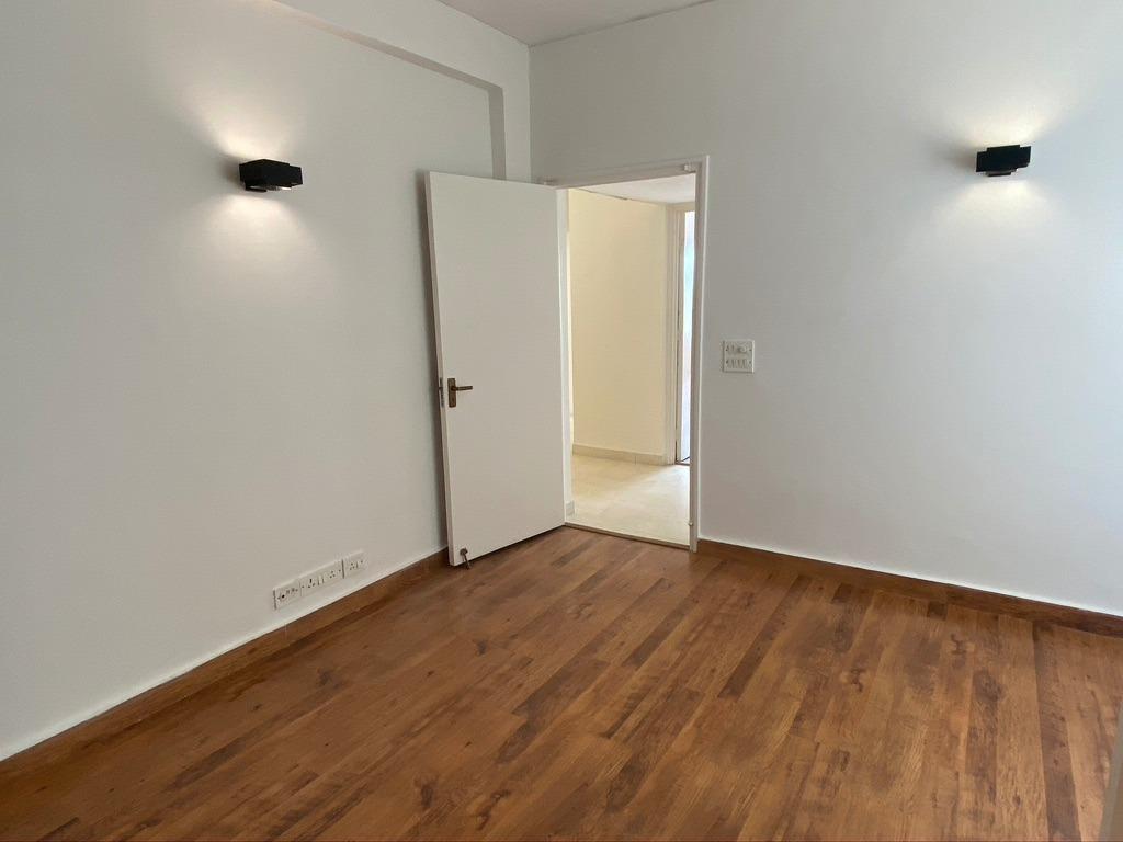 2 BHK + Servant Room Apartment For Sale in Pioneer Park Phase 1