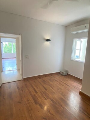 Room in 2 BHK Apartment at Pioneer Park Phase 1, Sector 61 – for Sale