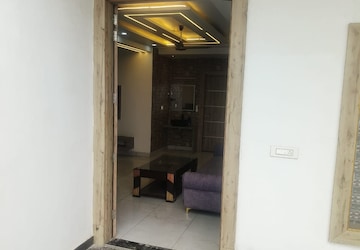 Room in 4 BHK Builder Floor at Patiala Road – for Rent