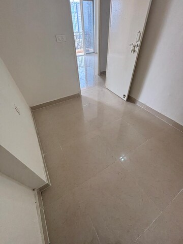 Room in 2.5 BHK Apartment at Signature Global Golf Greens, Sector 79 – for Rent