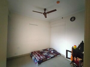 Room in 2 BHK Apartment at JM Florence, Tech Zone 4 Greater Noida – for Rent