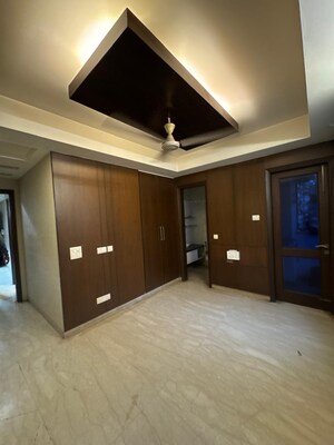 Room in 3 BHK Builder Floor at Panchsheel Enclave – for Sale