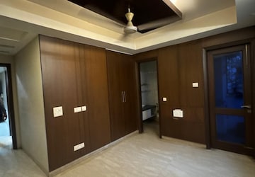 Room in 3 BHK Builder Floor at Panchsheel Enclave – for Sale