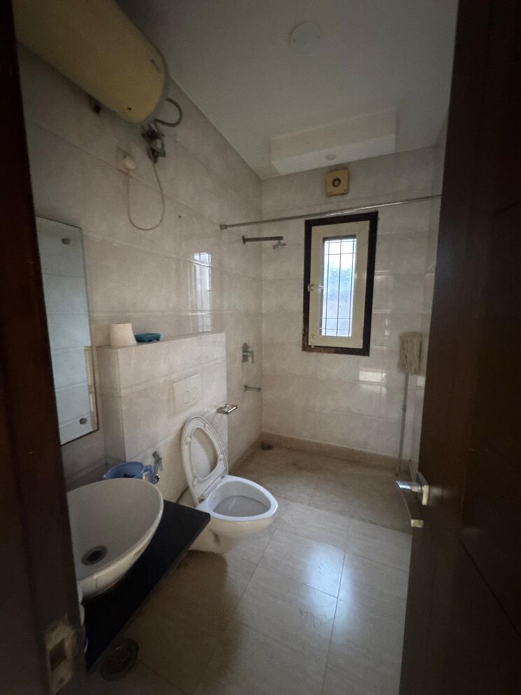 Bathroom, panchsheel enclave 3 Bedroom 1125 Sq.Ft. Builder Floor In Panchsheel Enclave Delhi 9356415