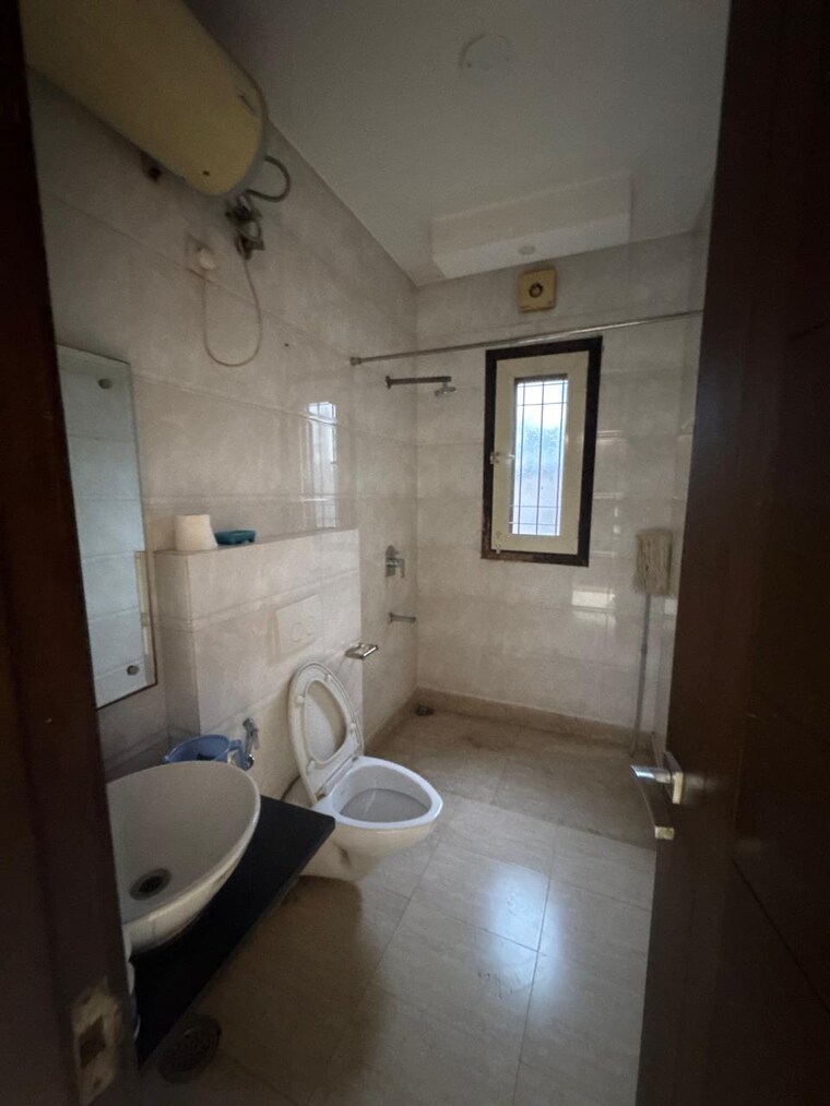 Bathroom, panchsheel enclave 3 Bedroom 1125 Sq.Ft. Builder Floor In Panchsheel Enclave Delhi 9356415