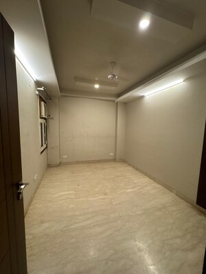 Room in 3 BHK Builder Floor at Panchsheel Enclave – for Sale