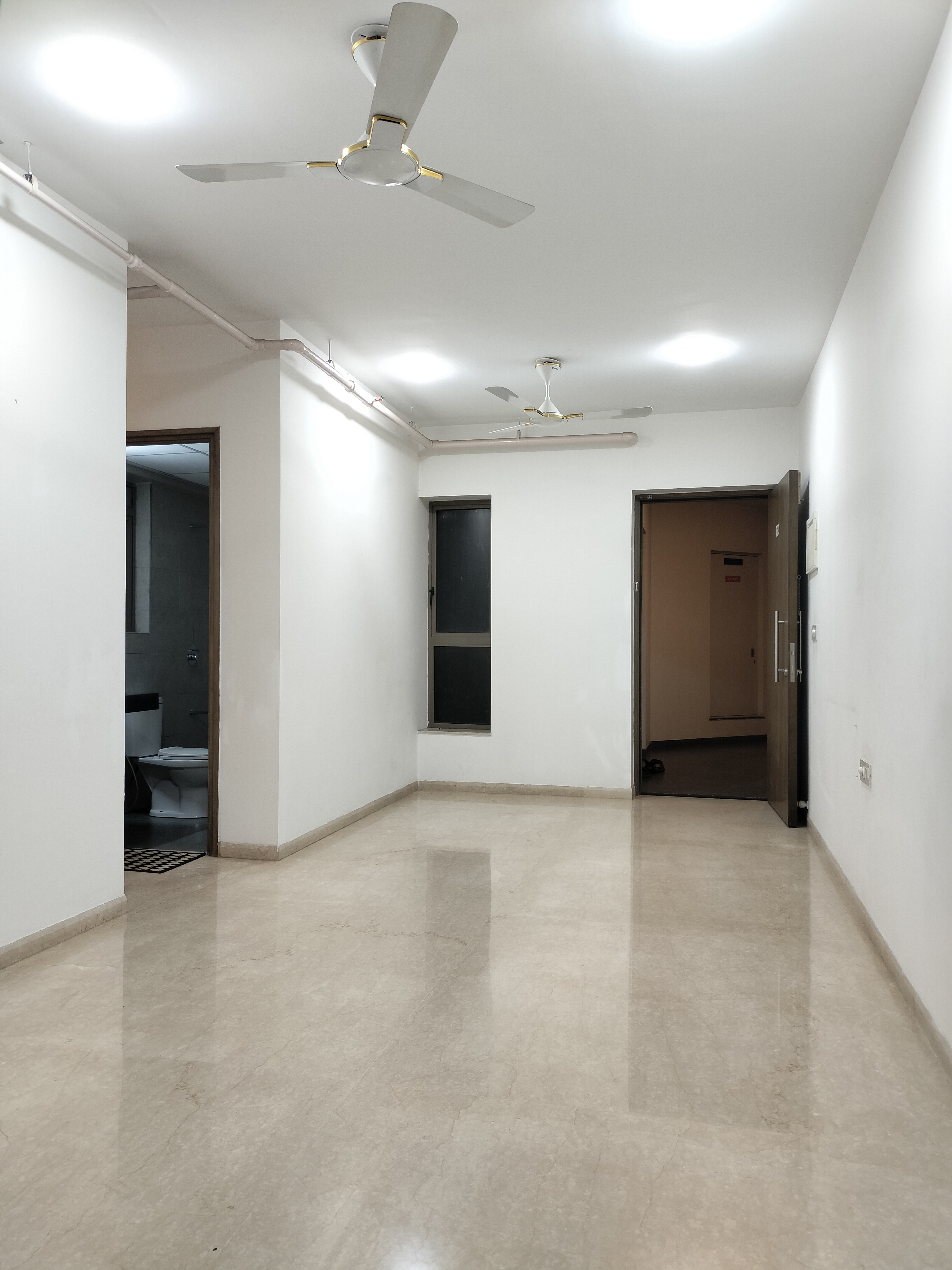 2 BHK Apartment For Rent in Kalpataru Paramount
