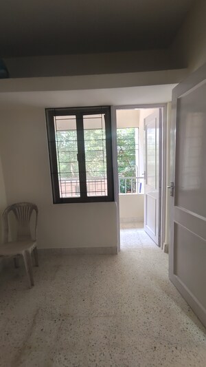 Room in 1 BHK Apartment at Amaltas CHS Vasant Vihar, Vasant Vihar – for Sale