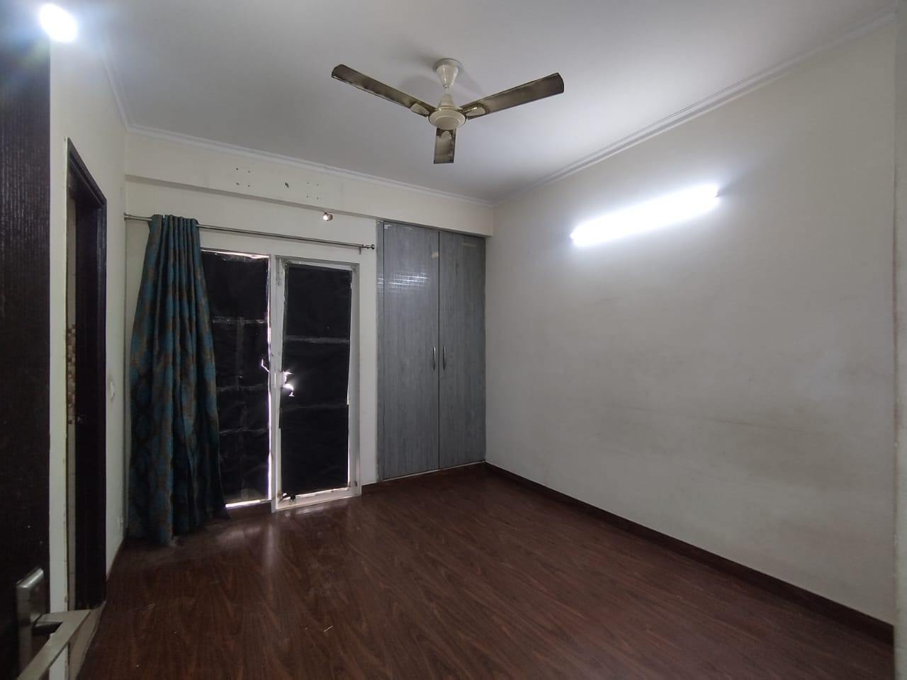 Room in 2 BHK Apartment at JM Florence, Tech Zone 4 Greater Noida – for Sale