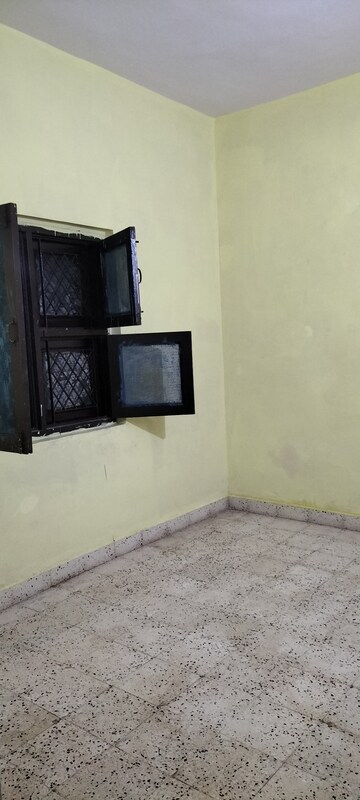 Room in 1 BHK Builder Floor at Pi I And Ii Greater Noida – for Rent