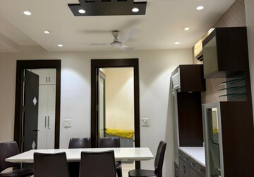 Team Area in 3.5 BHK Villa at RWA Apartments Sector 51, Sector 51 – for Rent