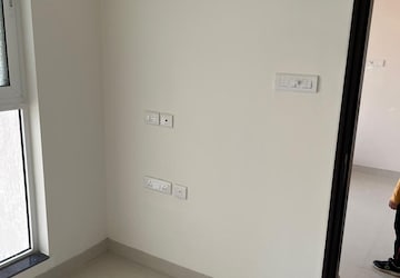 Room in 1.5 BHK Apartment at Sheth Avante, Kanjurmarg West – for Sale
