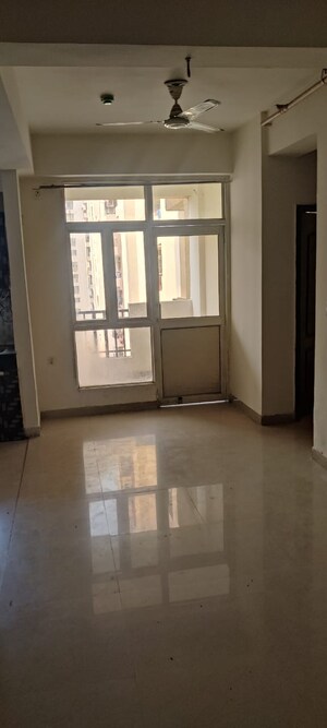Room in 2 BHK Apartment at JM Florence, Tech Zone 4 Greater Noida – for Rent