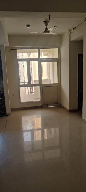 Room in 2 BHK Apartment at JM Florence, Tech Zone 4 Greater Noida – for Rent
