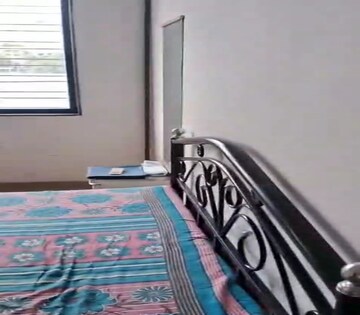 Bedroom in 1 BHK Apartment at Dadar East – for Rent